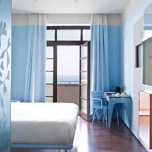 Jr Grande Delle Nazioni Hotell