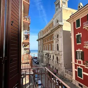 Apartment B8, Bari